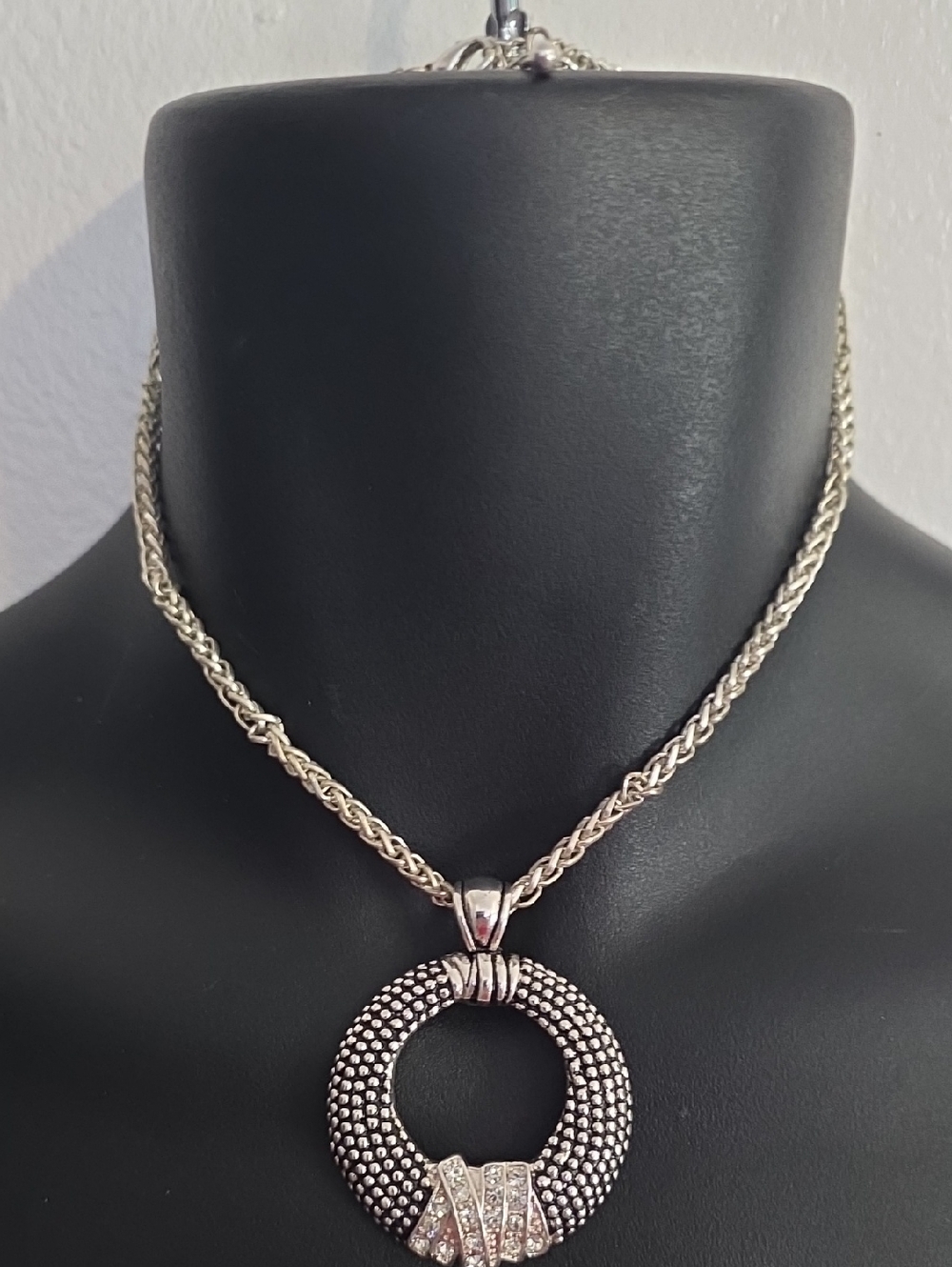 .Fashion Silver Textured Circle Pendant